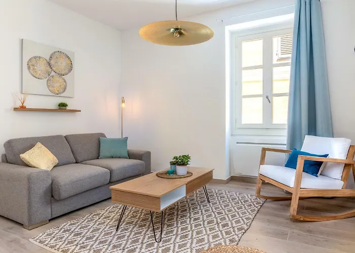 Cosy Basilique מנטון