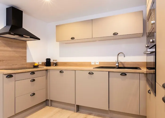 Cosy Basilique * מנטון